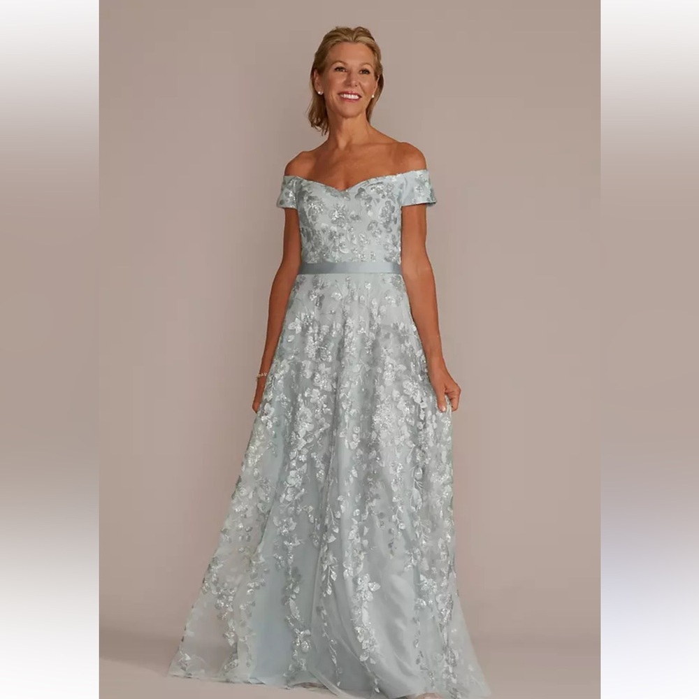 Size 14. Oleg Cassini flowy A-line dress. Light blue.